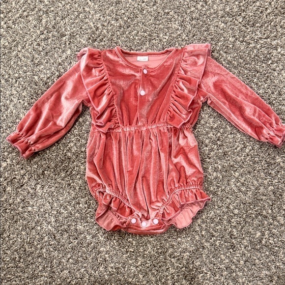 Marie Nicole Other - Velvet Long Sleeve Baby Romper Marie Nicole 12-18 month